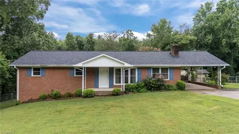 119 Holiday Dr, Lexington, NC 27295