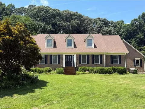 4905 Deer Pointe Ct, Greensboro, NC 27406