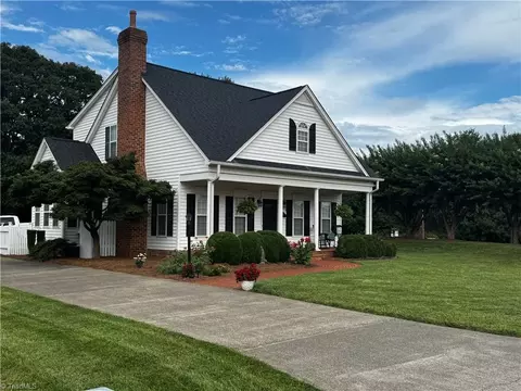 100 Cotswold Ln, King, NC 27021