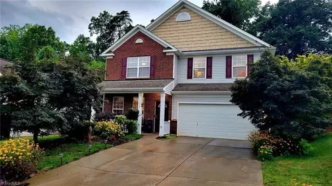 2467 Fiddlers Glenn Dr, Winston Salem, NC 27127