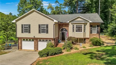 146 Hollowview Dr, Wilkesboro, NC 28697