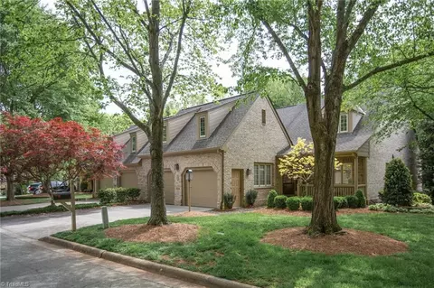 25 Lands End Dr, Greensboro, NC 27408