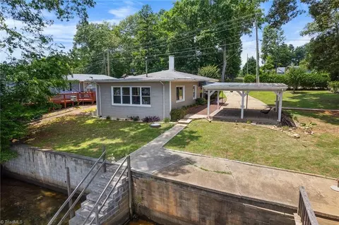 440 Lakeshore Dr, Lexington, NC 27292