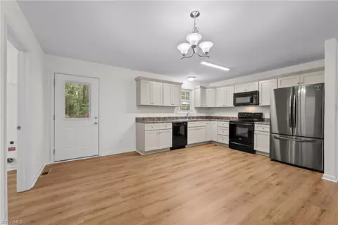 Entry Way - 5062 Jordan Valley Rd, Trinity, NC 27370 photo 1 of 3