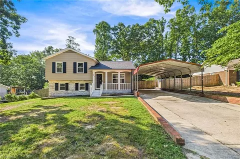 4709 Chaucer Dr, Greensboro, NC 27407