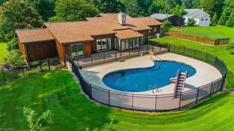 1507 Scalesville Rd, Summerfield, NC 27358