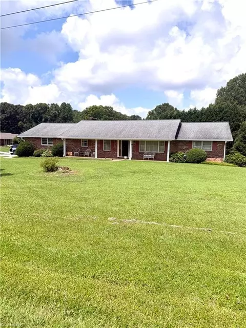 240 Midpines Dr, Winston Salem, NC 27127
