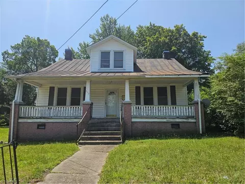 805 Lindsey St, Reidsville, NC 27320