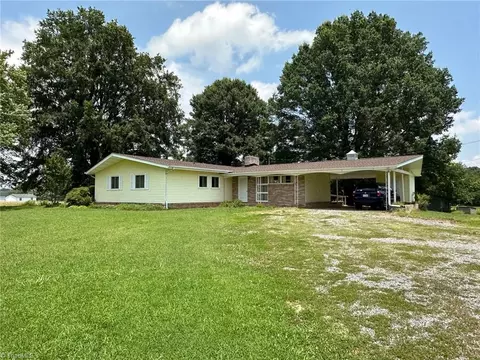 1232 Center Rd, Yadkinville, NC 27055