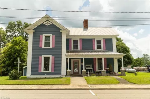 216 Main St E, Pilot Mountain, NC 27041