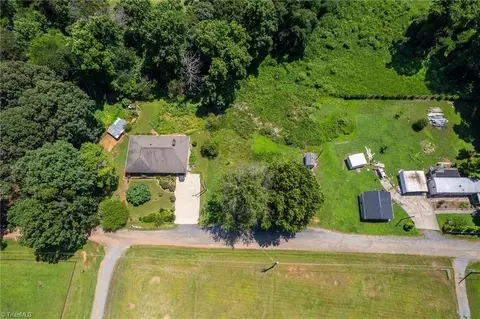 5868 Graham Farm Rd, Winston Salem, NC 27105