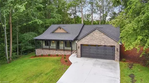 2229 Brookshire Ct, Sophia, NC 27350