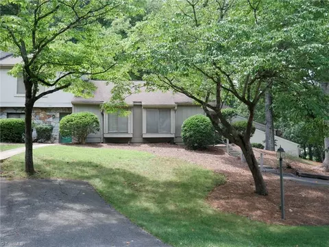 211 Lamplighter Cir, Winston Salem, NC 27104