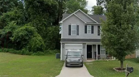 1007 Meadow Oak Dr, Greensboro, NC 27406