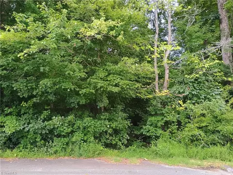2300 Rothwood Acres Rd, Greensboro, NC 27406