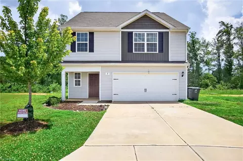 2 Hazelburn Ct, Greensboro, NC 27405