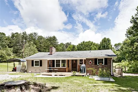 1833 Piney Mountain Rd, Walnut Cove, NC 27052