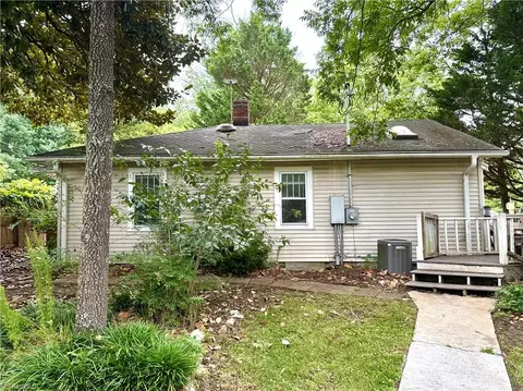 7147 Old 421 Rd, Liberty, NC 27298