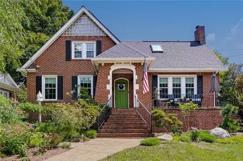 2418 Lyndhurst Ave, Winston Salem, NC 27103