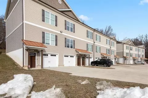 605 607 Riverside Dr, Mount Airy, NC 27030