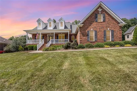 6623 Aspen Forest Ln, Walkertown, NC 27051