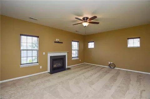 Living - 6410 Hedgewood Ln, High Point, NC 27265 photo 5 of 9