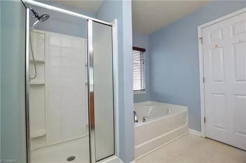 Bath - 6410 Hedgewood Ln, High Point, NC 27265 photo 6 of 6