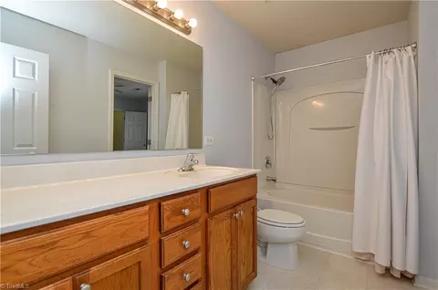 Bath - 6410 Hedgewood Ln, High Point, NC 27265 photo 1 of 6