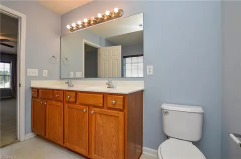 Bath - 6410 Hedgewood Ln, High Point, NC 27265 photo 5 of 6