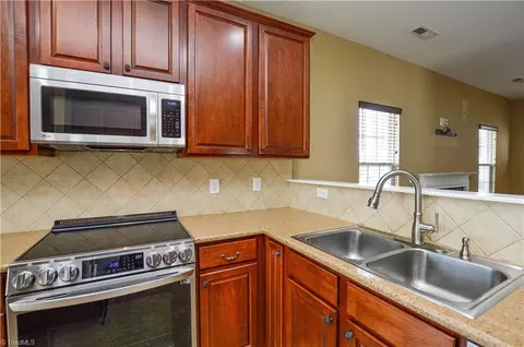 Kitchen - 6410 Hedgewood Ln, High Point, NC 27265 photo 4 of 4