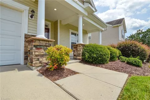 Exterior - 6410 Hedgewood Ln, High Point, NC 27265 photo 4 of 8