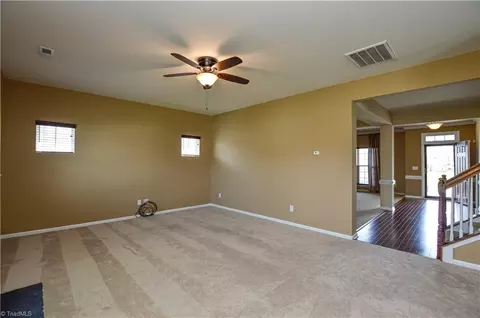 Living - 6410 Hedgewood Ln, High Point, NC 27265 photo 6 of 9