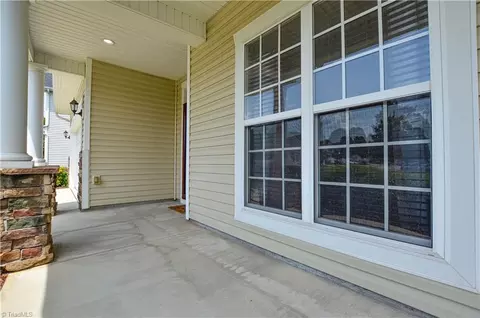 Exterior - 6410 Hedgewood Ln, High Point, NC 27265 photo 5 of 8