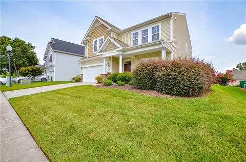 Exterior - 6410 Hedgewood Ln, High Point, NC 27265 photo 3 of 8