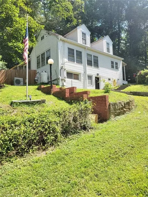2100 Springs Rd, Mount Airy, NC 27030