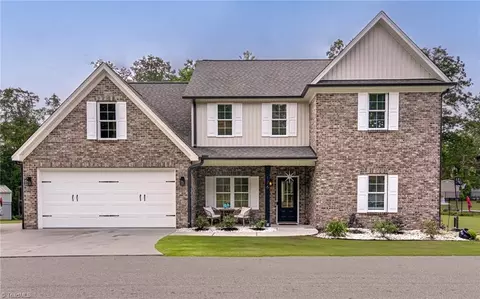 176 Weeping Willow Ct, Lexington, NC 27295