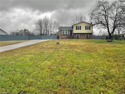 614 White Pines Country Club Rd, Mount Airy, NC 27030
