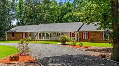 5052 Foxburrow Rd, Greensboro, NC 27406