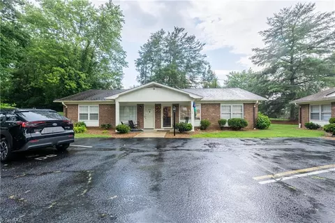 1617 Main St N, Mount Airy, NC 27030