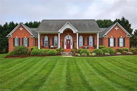 6902 Bridlewood Dr, Trinity, NC 27370