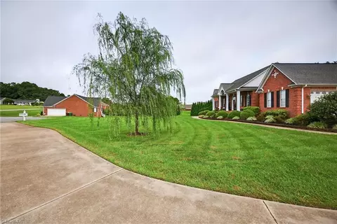 6902 Bridlewood Dr, Trinity, NC 27370 photo 12