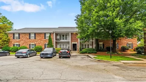 12 Fountain Manor Dr #E, Greensboro, NC 27405