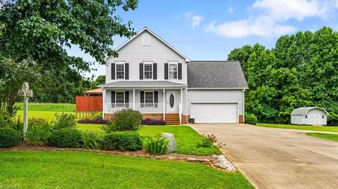 2225 Willow Meadows Dr, Pleasant Garden, NC 27313