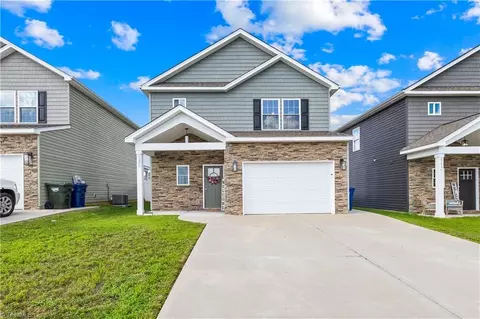 2530 NE Snow Creek Rd, Hickory, NC 28601