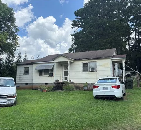 25 Cedar Lodge Rd, Thomasville, NC 27360