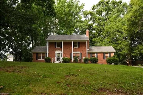 19 Edinborough Ct, Greensboro, NC 27406