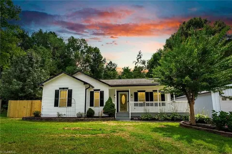 19 Birchwood Ct, Thomasville, NC 27360