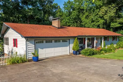 344 Knollwood Dr, Wilkesboro, NC 28697