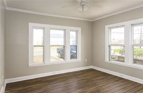 Living - 509 Chestnut Dr, High Point, NC 27262 photo 3 of 3