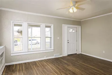 Living - 509 Chestnut Dr, High Point, NC 27262 photo 2 of 3